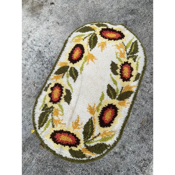 Other - Vintage hook latch rug sunflower